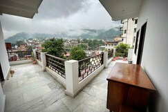 Hotel Gangesh Rishikesh