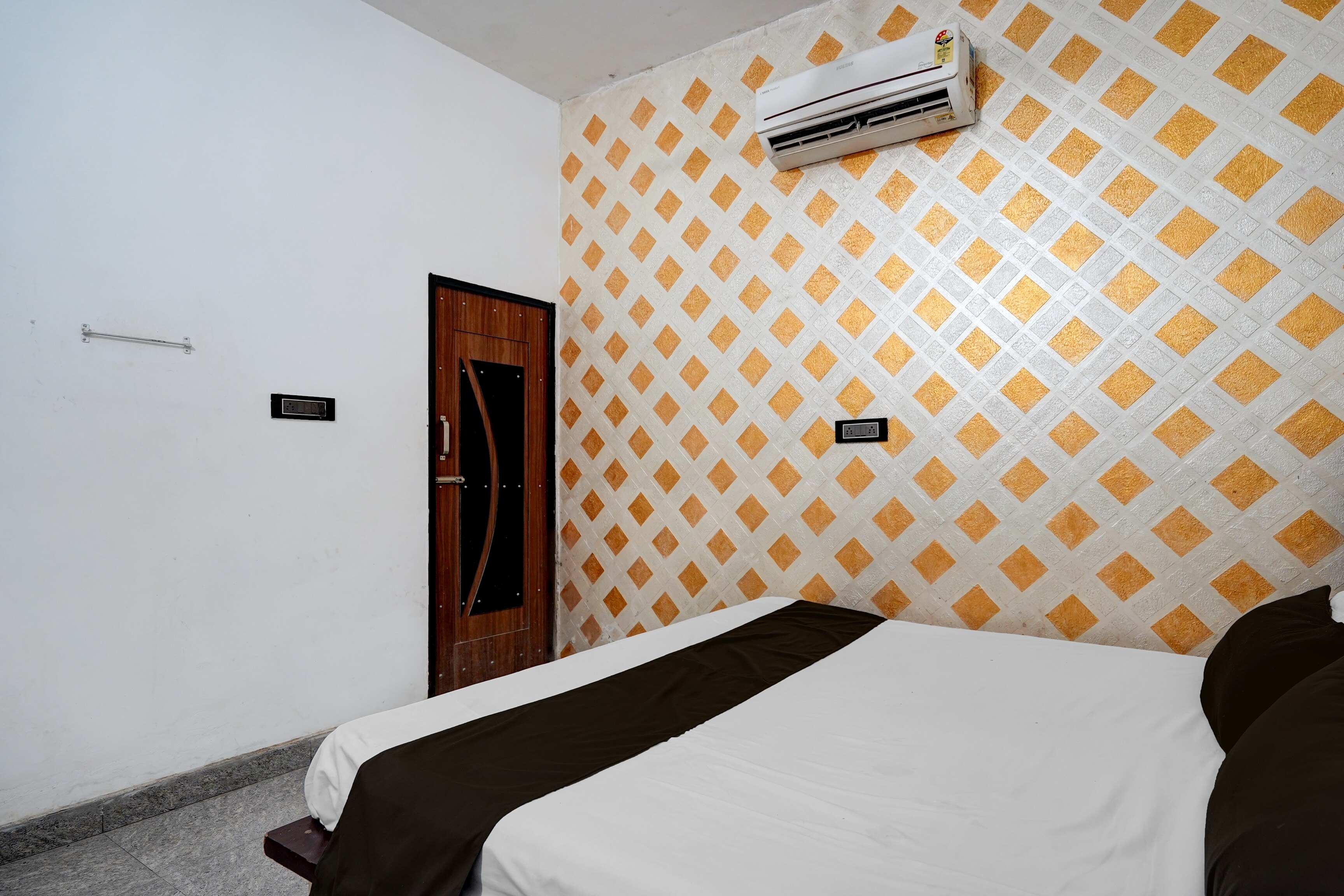 Hotel O Rose Guest House - Tap to explore photos