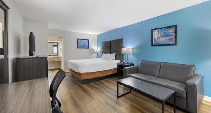 Best Western Fairwinds Inn Room Type - 1 King Bed, Non-Smoking, Sofabed, Wireless High-Speed Internet Access, Microwave And Refrigerator, C