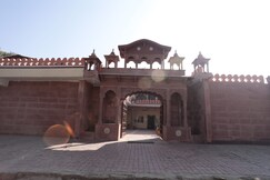 Hotel Monarch Rama Palace