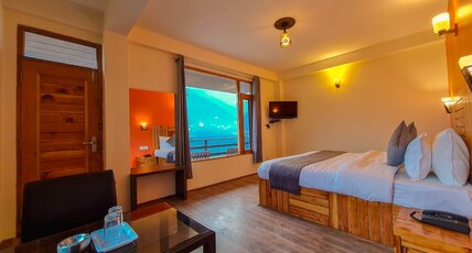 Hotel Ireland Room Type - Luxury Room with Private Balcony Mountain View