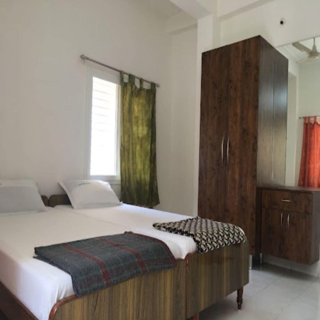 Hotel Sai Guest House - Tap to explore photos