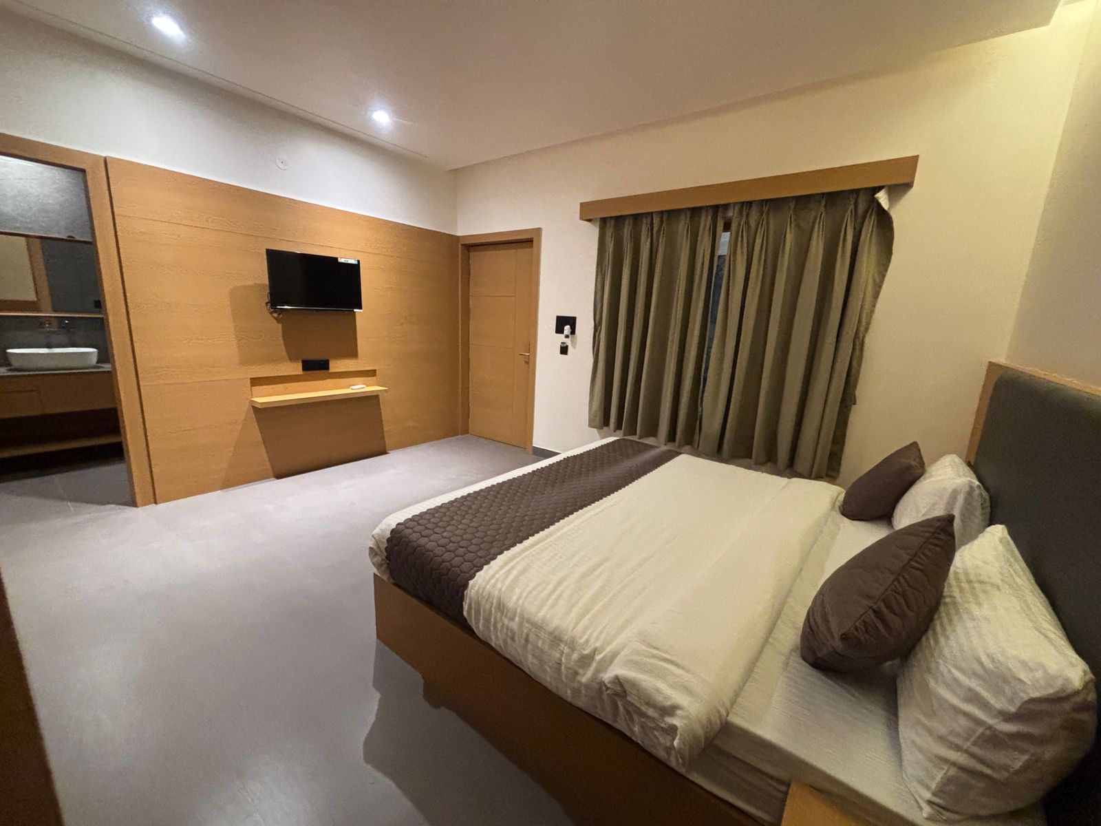 Vanam Hotel and Resorts - Tap to explore photos