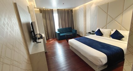 The Emerald Hotel & Siya Milan Banquets Room Type - Deluxe Room