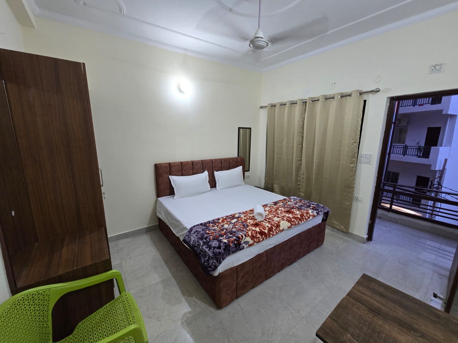 Lavkush Homestay : Tapovan Rishkesh - Tap to explore photos