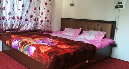 SHAYAS GUEST HOUSE Room Type - Deluxe double bed