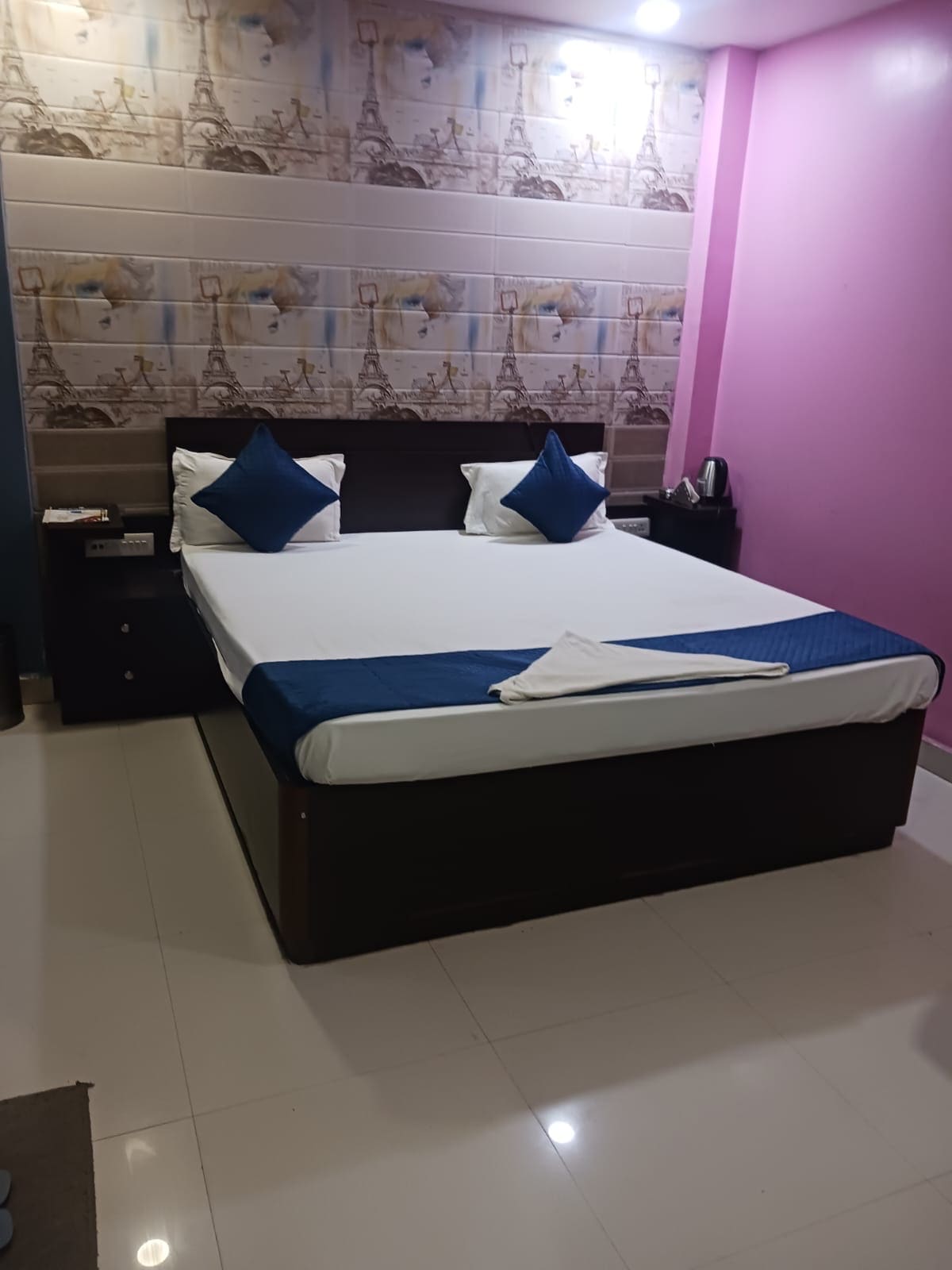 HOTEL DWARKA INTERNATIONAL - Tap to explore photos