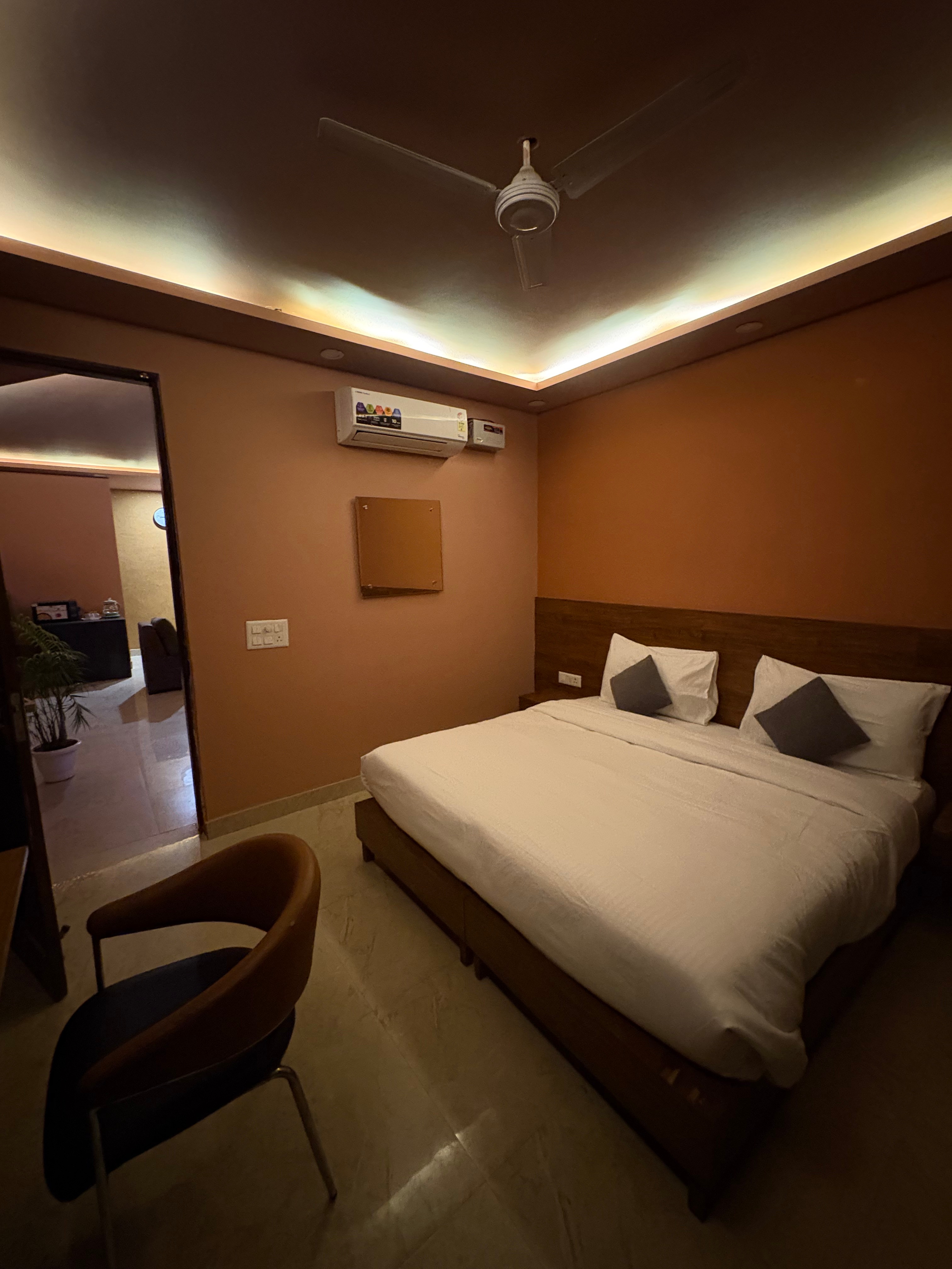 Crustz eats - Tap to explore photos