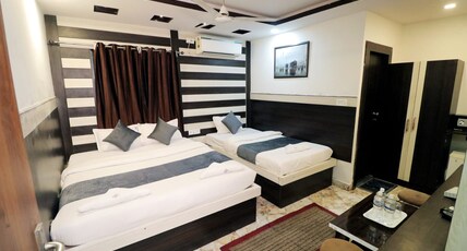 Hotel Best Buy Room Type - Deluxe Triple Room with free WiFi