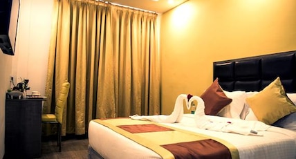 Cosmopolitan Hotel Room Type - Deluxe Double or Twin Room Cosmopolitan Hotel Room Type - Deluxe Double or Twin Room
