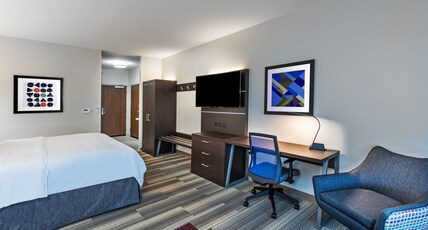 Holiday Inn Express & Suites Purcell Room Type - 1 King Bed Suite Comm Accessible Tub