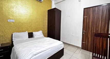 FabHotel Aqueens Plaza Room Type - Deluxe Room
