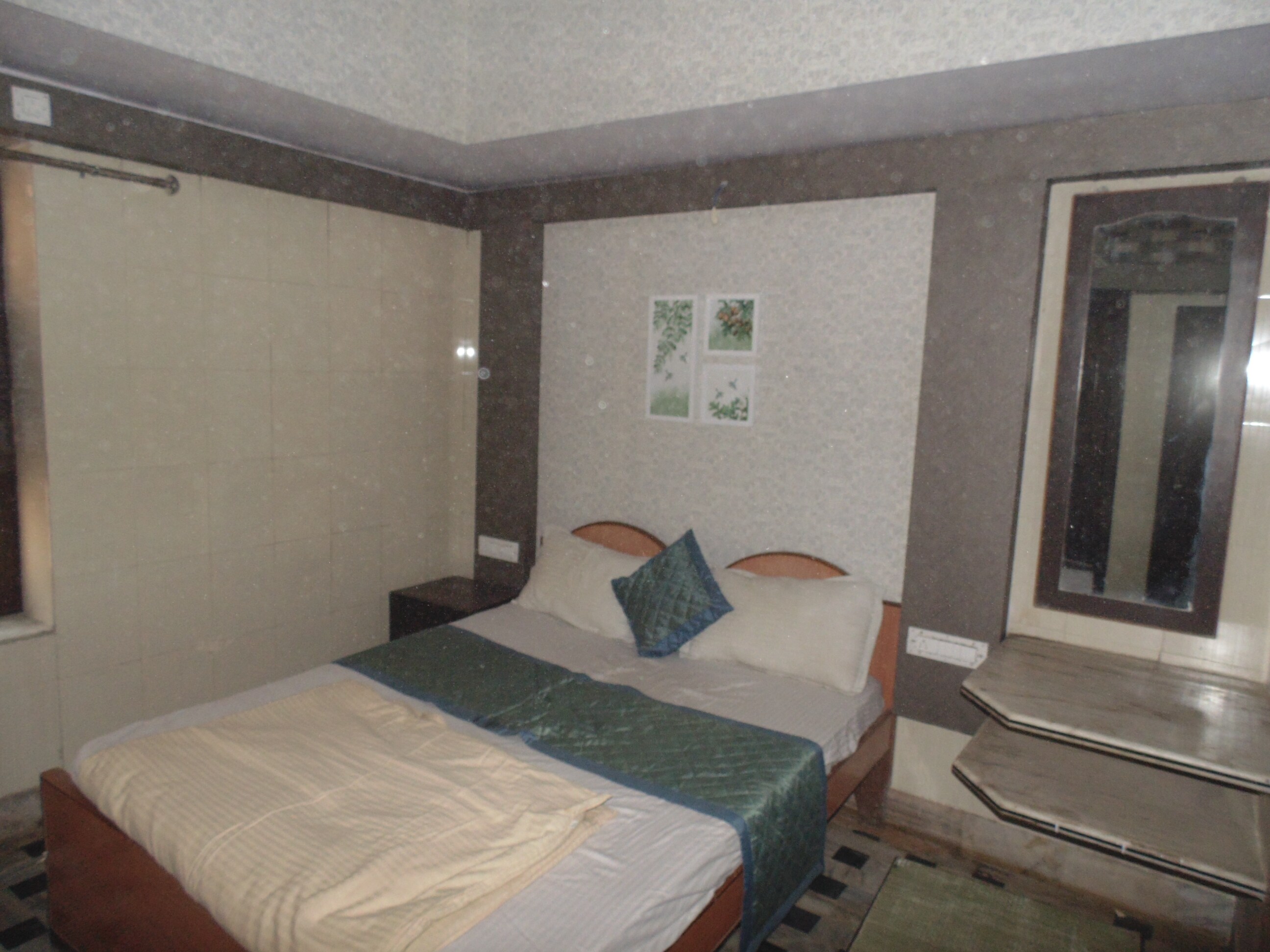 Hotel Mansaovar - Tap to explore photos