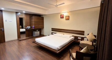 Hotel 3 Leaves Room Type - Superior AC Room
