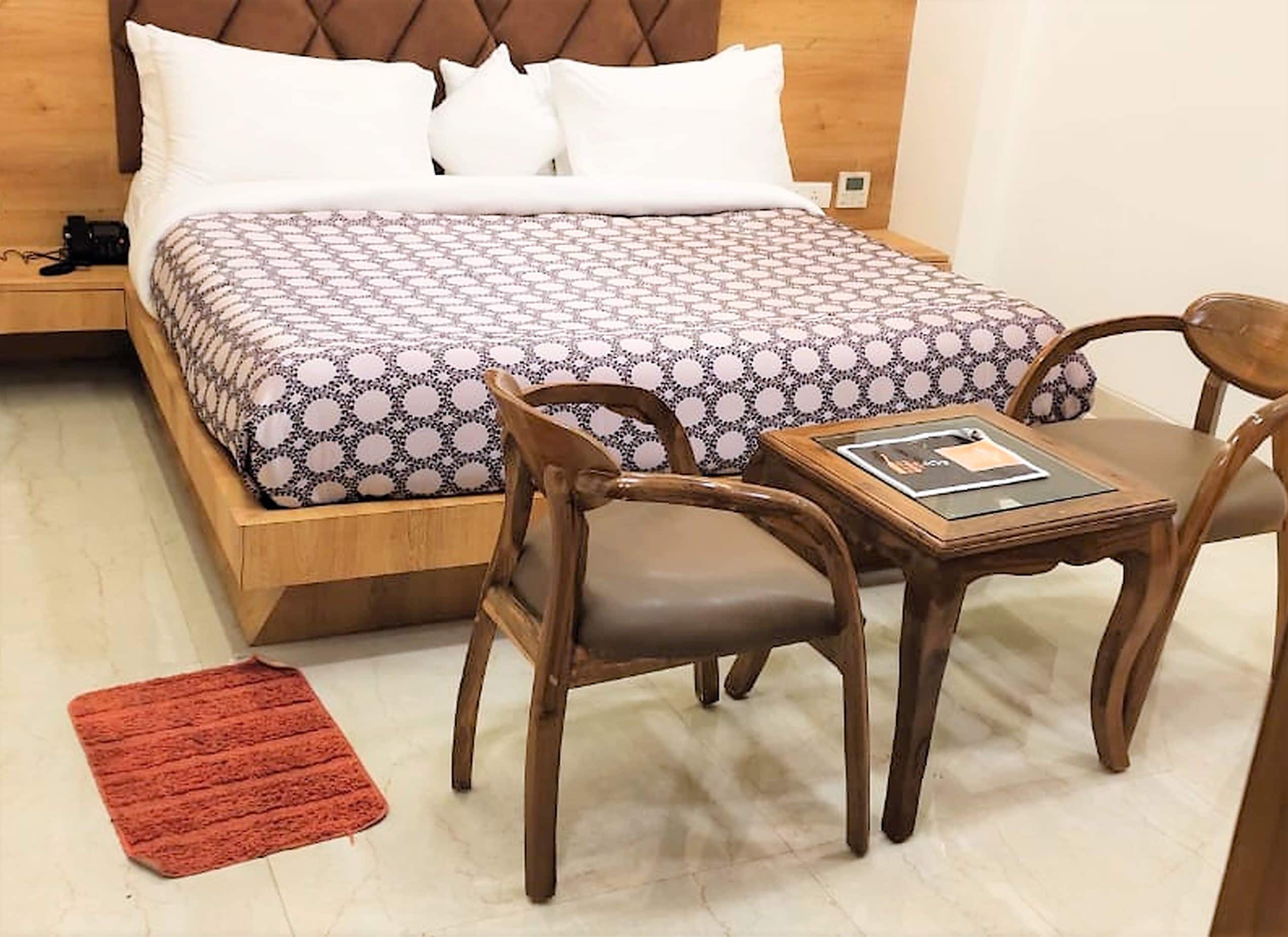 Hotel Prabha - Elite Chauraha near Police Line Ground - Tap to explore photos