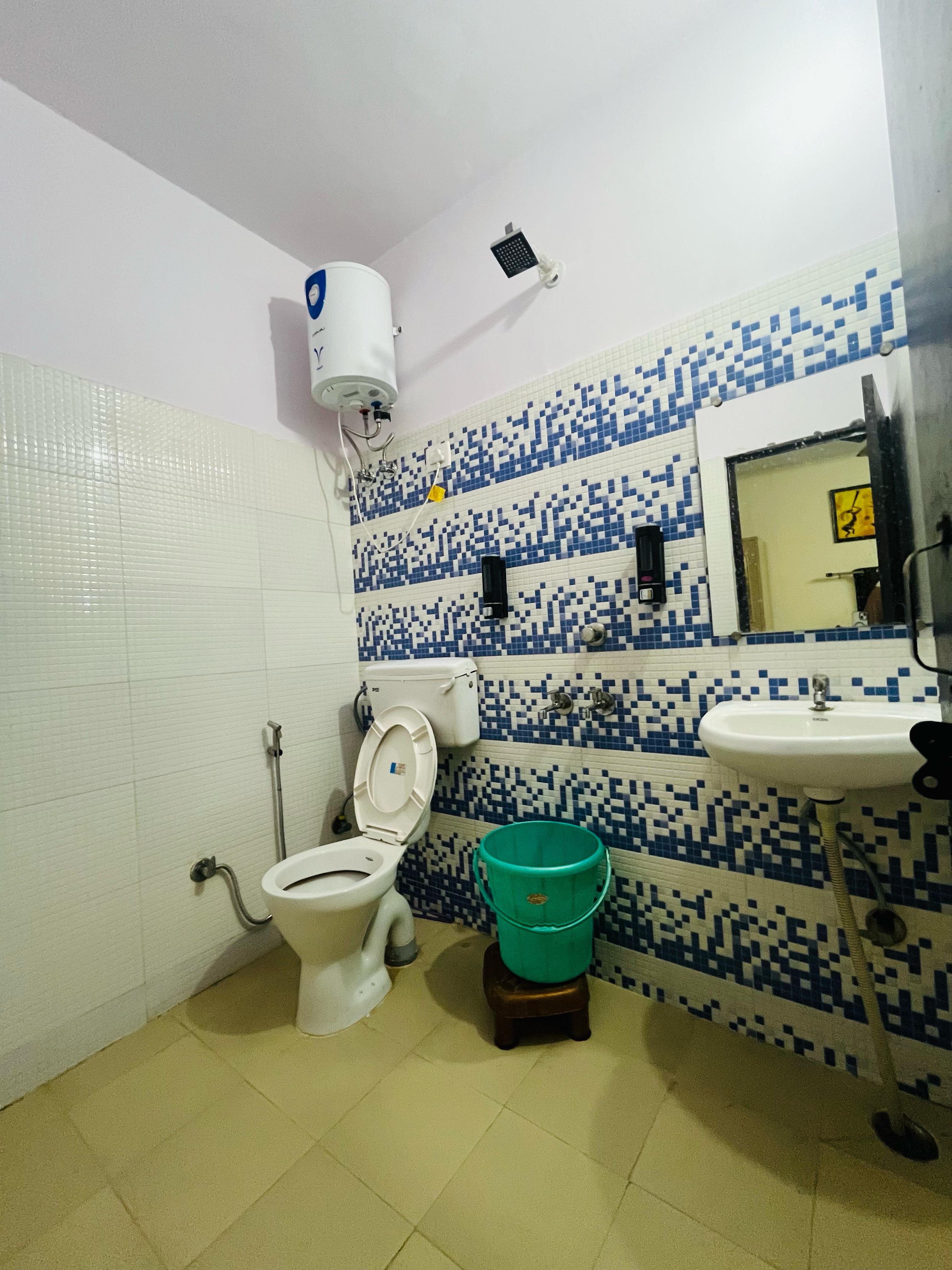 Commodo Residency - Tap to explore photos