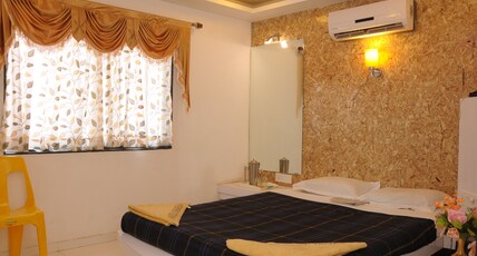 Hotel Vyankatesh (Pure Veg Restaurant) Room Type - Super Deluxe Room with AC For 2 Pax Hotel Vyankatesh (Pure Veg Restaurant) Room Type - Super Deluxe Room with AC For 2 Pax