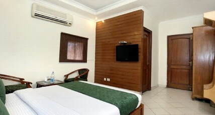 Hotel Paradise Room Type - Deluxe Double Room - AC