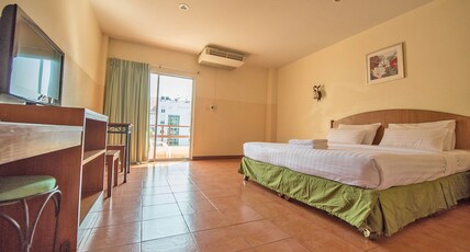 Opey De Place Room Type - Standard Poolside Room