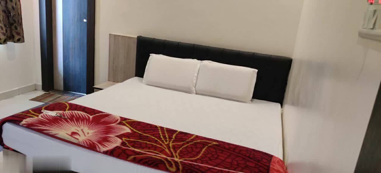Hotel Shiv Shakti - Tap to explore photos