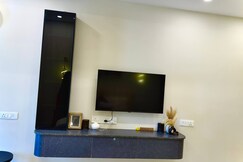 The Grove Luxury Studio Breathe Unwind Belong