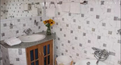 Chinar Group of Houseboats Room Type - Deluxe