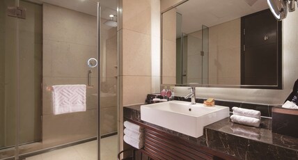 DoubleTree by Hilton Hotel Chongqing North Room Type - DOUBLETREE KING GUEST ROOM