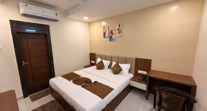 Hotel Raj Residency Room Type - Deluxe King Bed Room