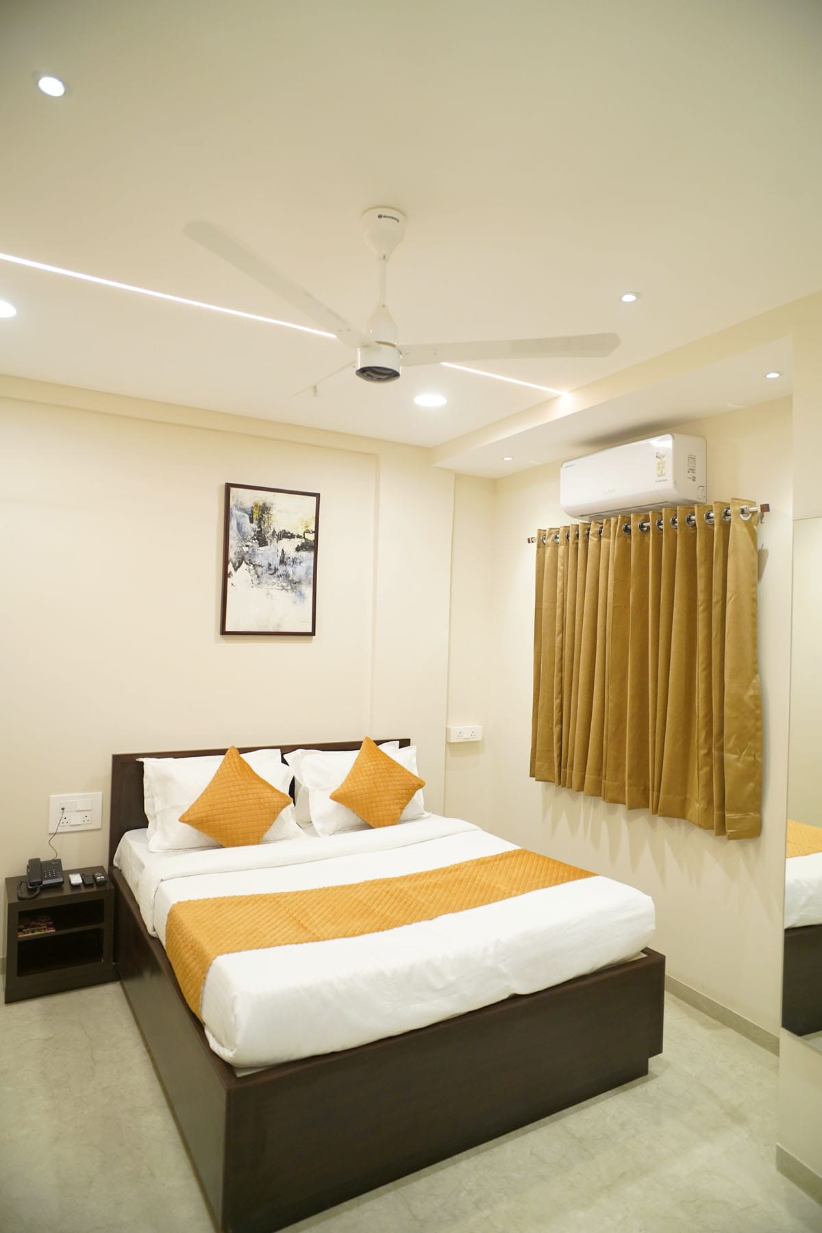 Hotel Visawa Residency 5 min Walk From Mahalaxmi Temple Kolhapur - Tap to explore photos