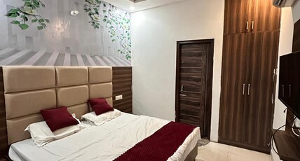 Hotel SSCrown Room Type - King Bed Room with No View