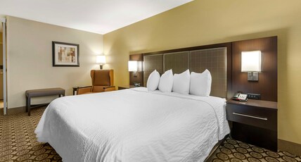 Best Western Plus InnTowner Madison Room Type - Accessible - 1 King, Mobility Accessible, Roll In Shower, Microwave And Refrigerator, Wi-Fi, Non-Smo Best Western Plus InnTowner Madison Room Type - Accessible - 1 King, Mobility Accessible, Roll In Shower, Microwave And Refrigerator, Wi-Fi, Non-Smo