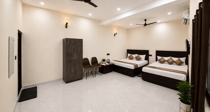 Aashvi Guest House | 10 min walk to Shri Ramjanmbhumi Room Type - Premium Room | 2 King Size Beds