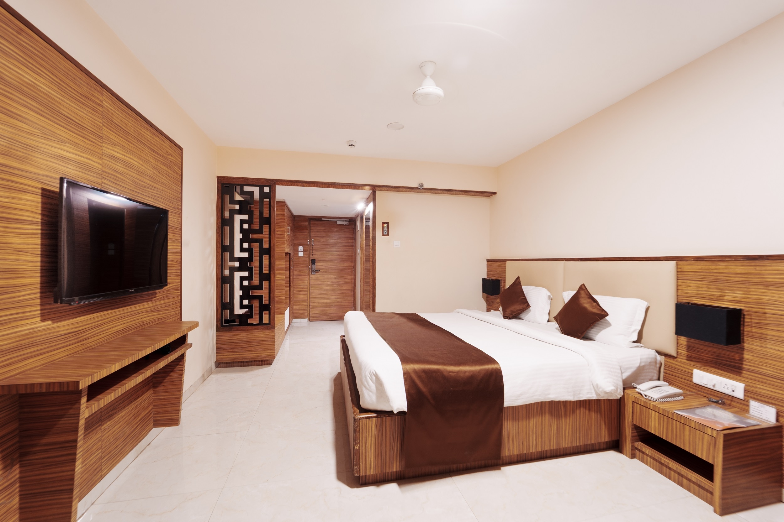 Hotel High Rise Regency - Tap to explore photos