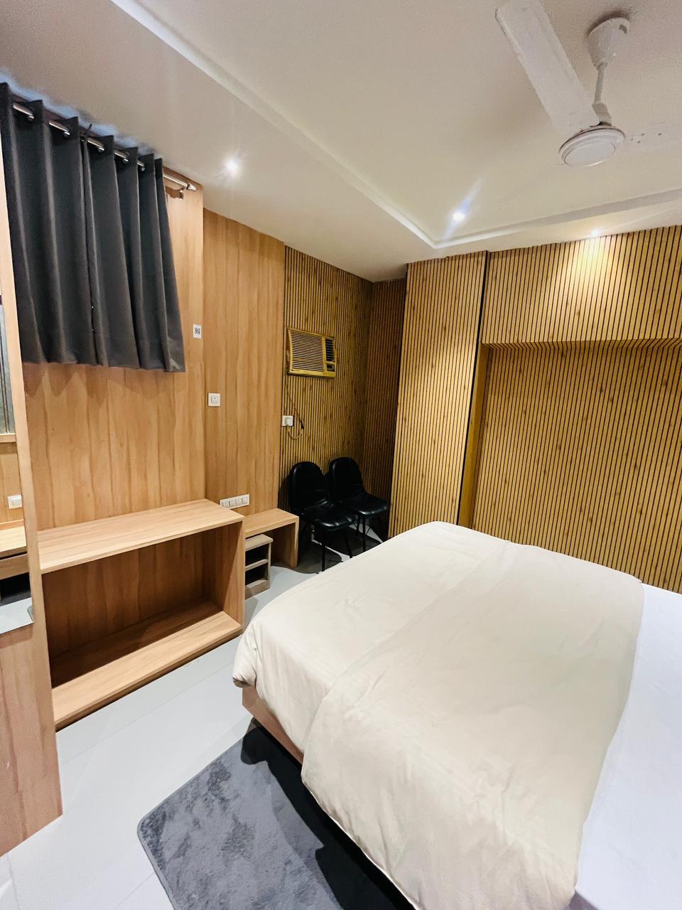Hotel Pratap Inn - Tap to explore photos