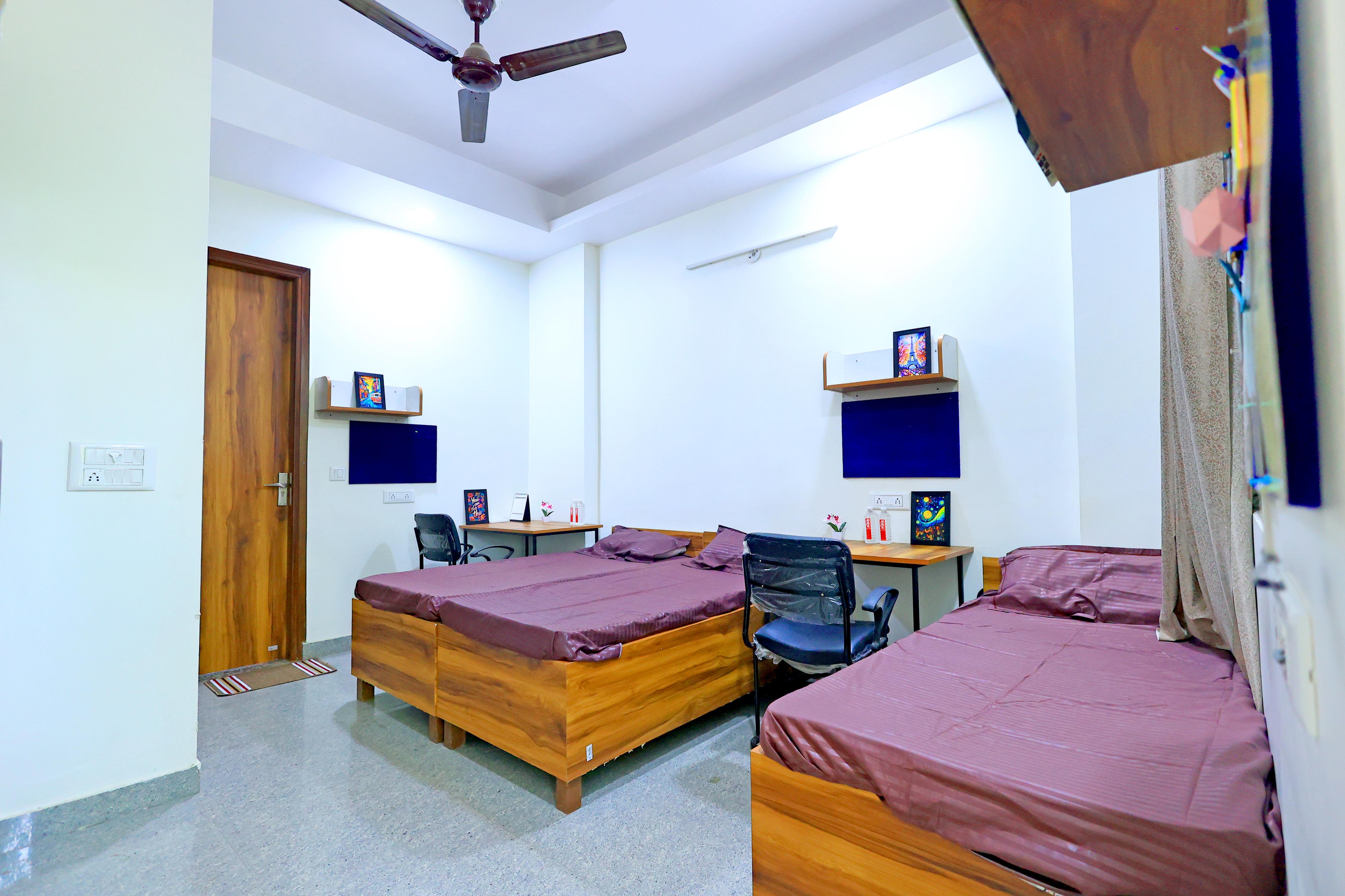 FlexiBay- Girls Hostel North Delhi - Tap to explore photos