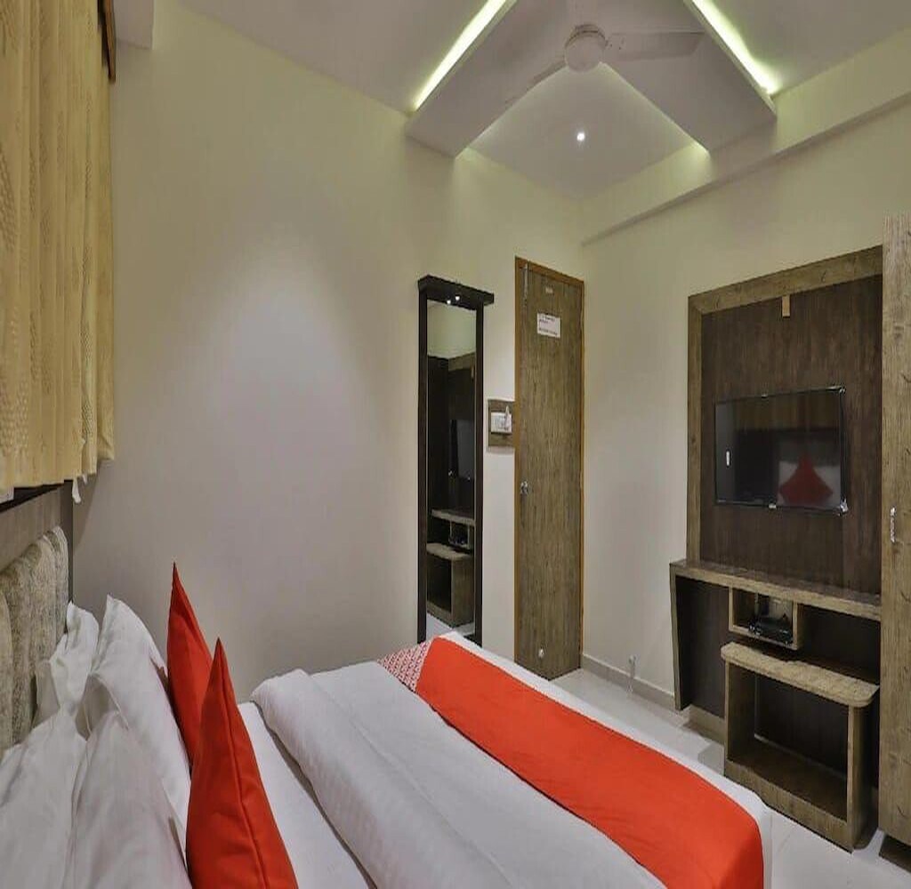 Hotel Pacific Villa - Tap to explore photos