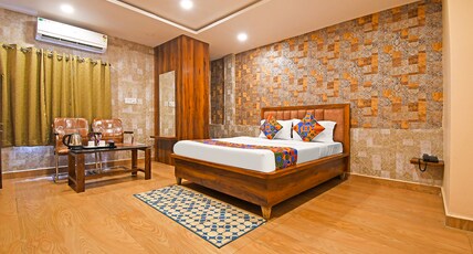FabHotel Royal Lagoon - Nr. Railway Station Gate Number 1 Room Type - Premium Room