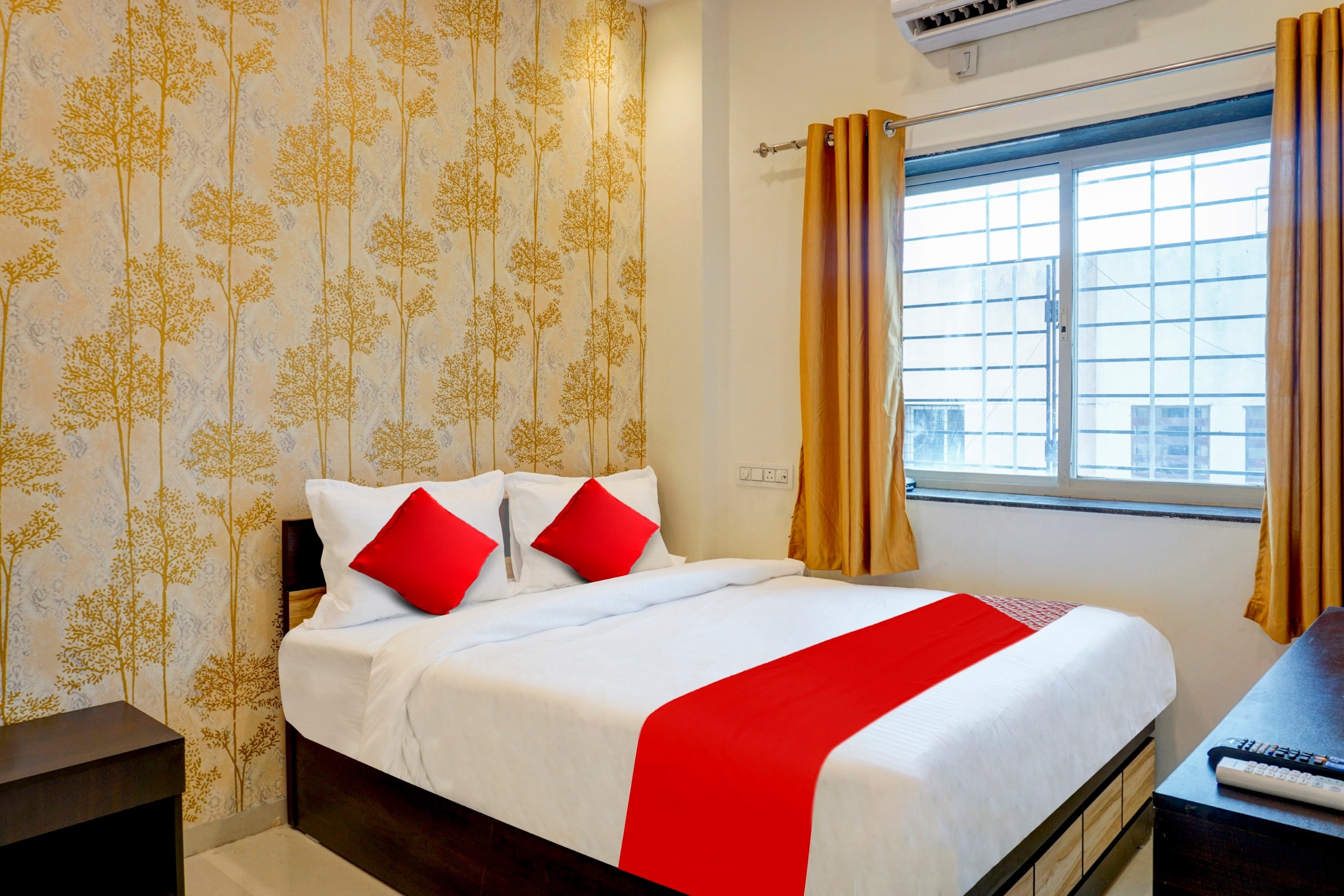 Hotel O Golden Leaf - Tap to explore photos