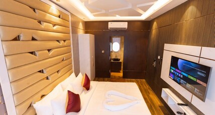 Hotel Nachi Grand Residency Room Type - Deluxe Ensuite Room