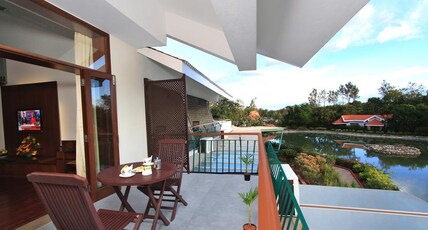 Silent Shores Resort & Spa Room Type - Lake View Duplex Room with balcony