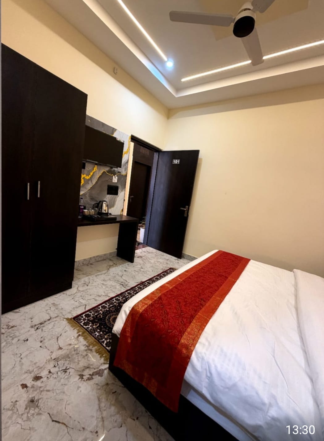 HOTEL PRATYAKSH DARSHAN - Tap to explore photos