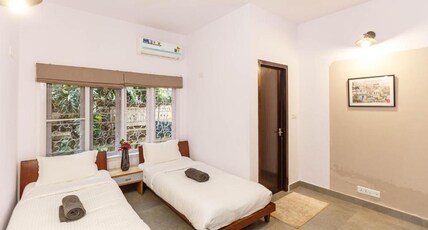 Locul Uptown Room Type - Deluxe ( AC ) Twin Room