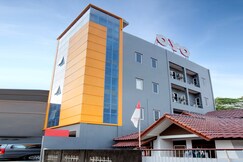 Hotel O Sarkawi Residence