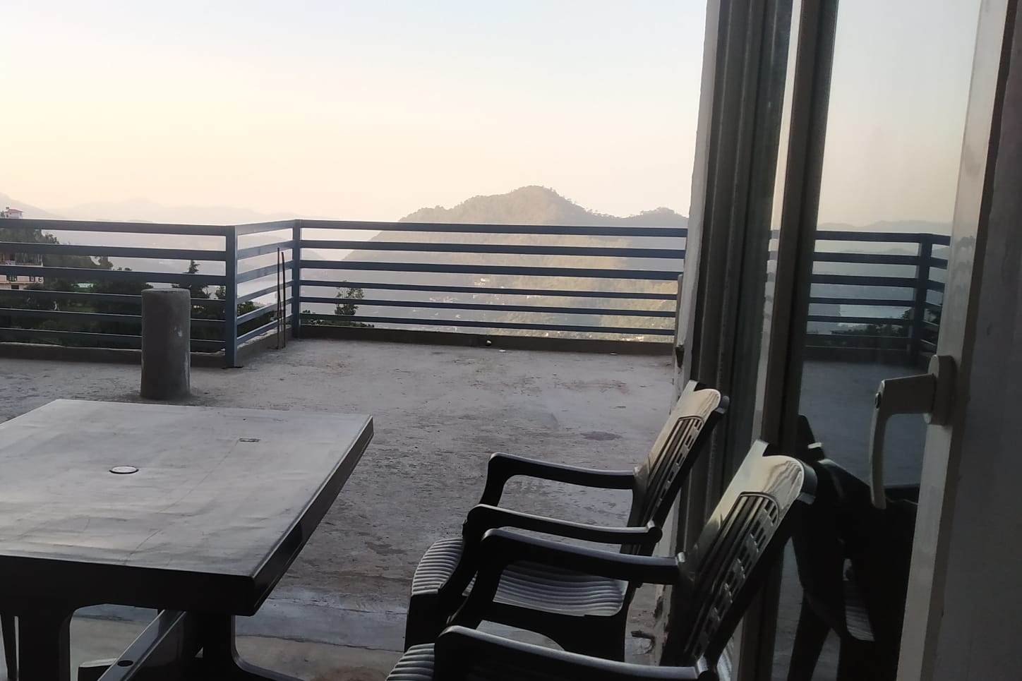 Halt Mountain Lake View Homestay - Tap to explore photos
