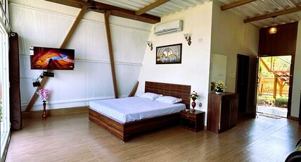 Trikaya Retreat Room Type - Bliss Villa Super Deluxe Room with Balcony and Mountain View no wifi no network Trikaya Retreat Room Type - Bliss Villa Super Deluxe Room with Balcony and Mountain View no wifi no network