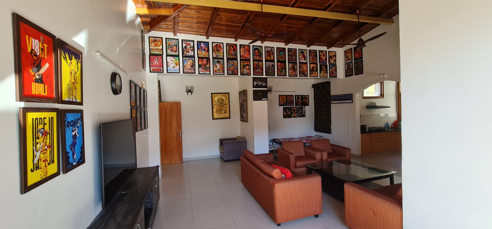 PentHouse AT - Tap to explore photos