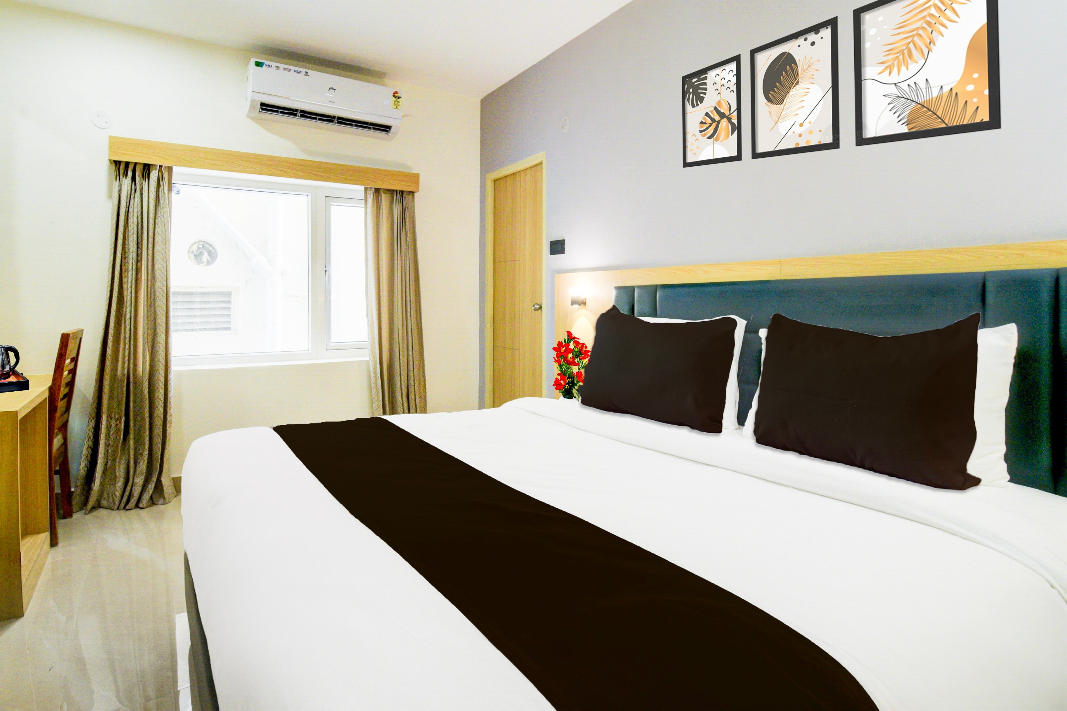 Townhouse Aarav Business Hotel - Tap to explore photos