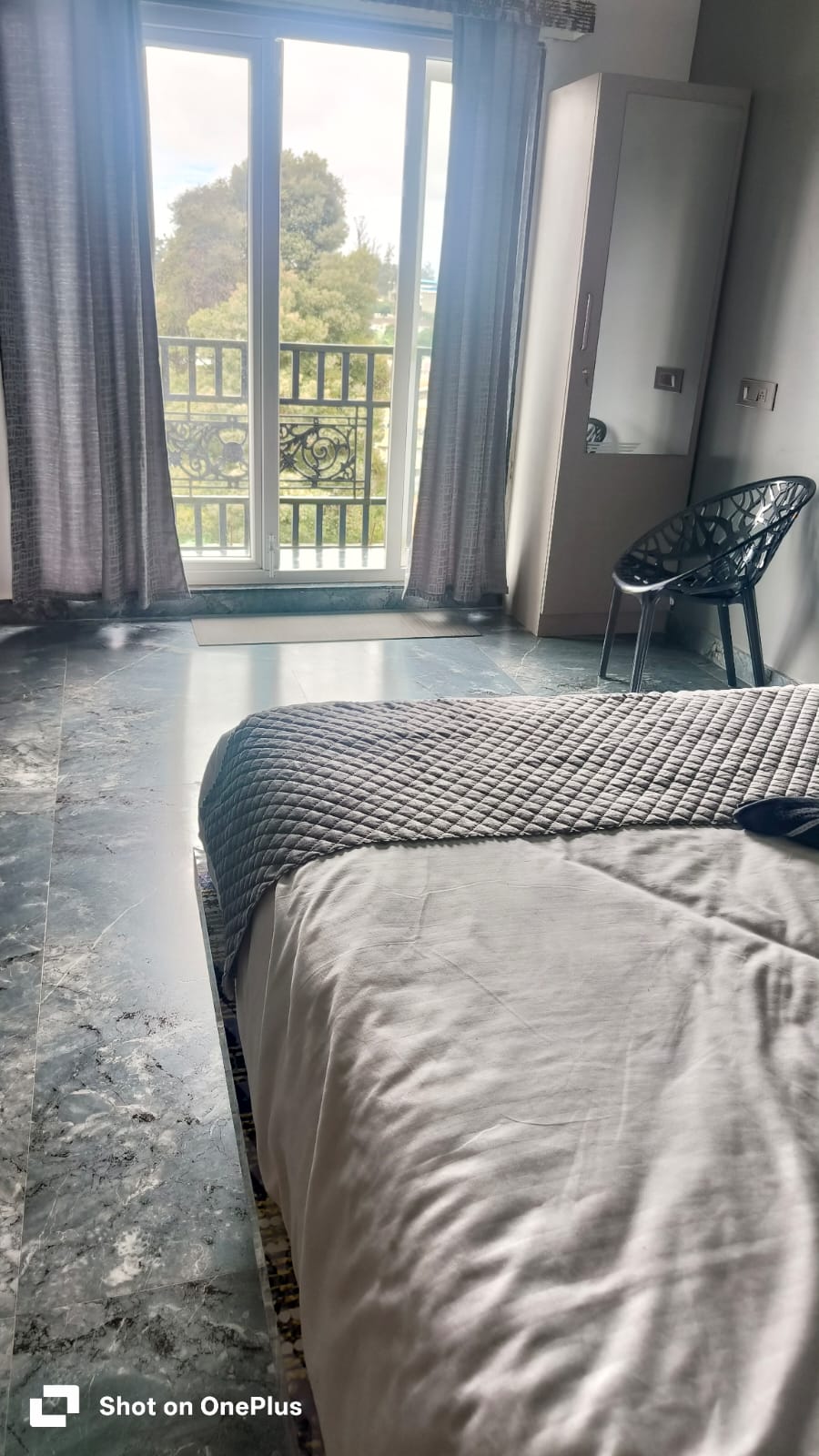A Star Gate Family and Deluxe Rooms - Tap to explore photos
