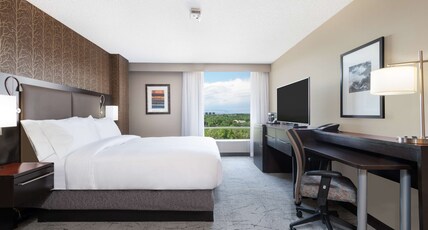DoubleTree by Hilton Denver Cherry Creek Room Type - 1 KING BED HEARING ACCESS
