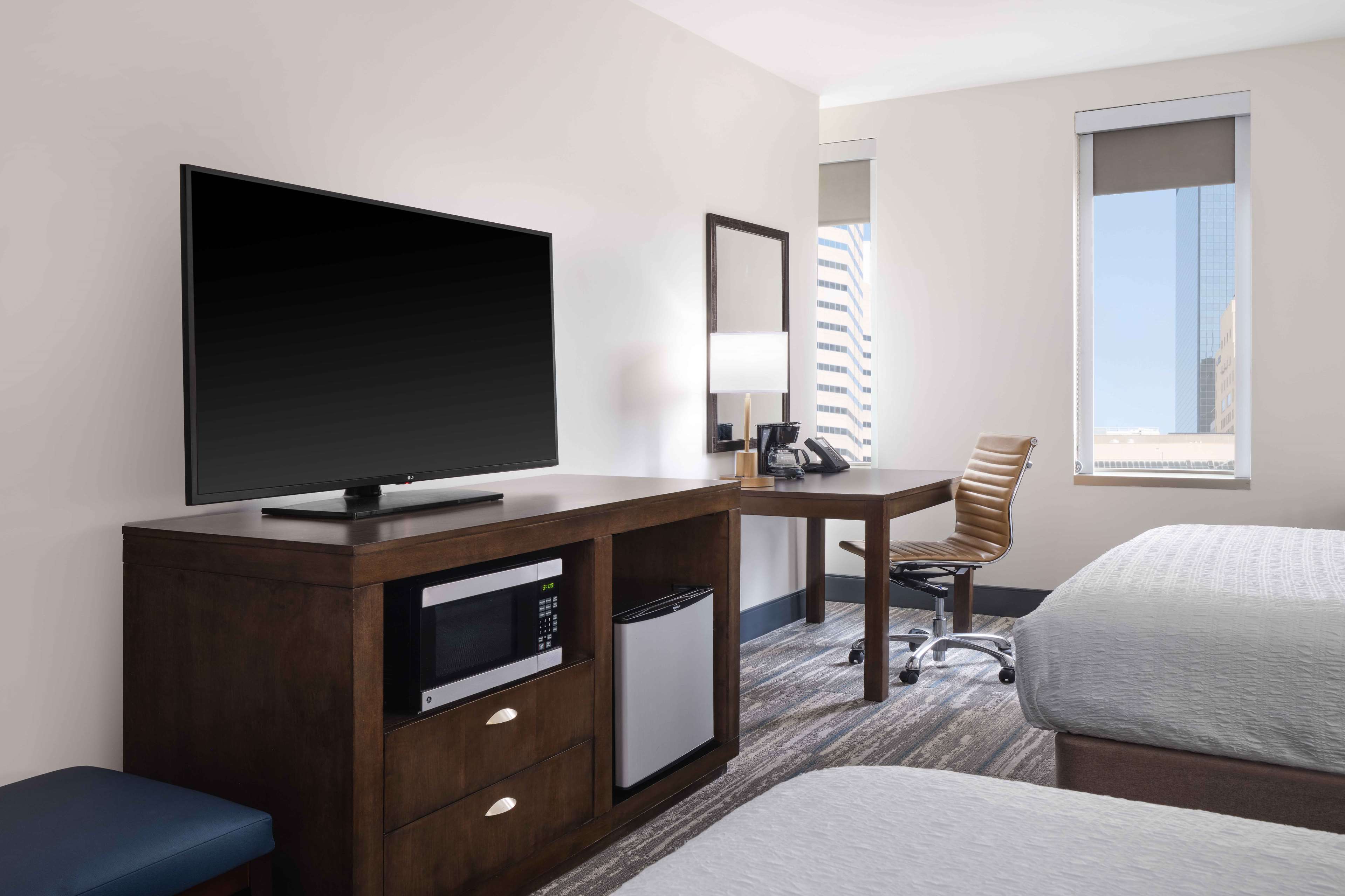 Hampton Inn & Suites Denver Downtown-Convention Center - Tap to explore photos